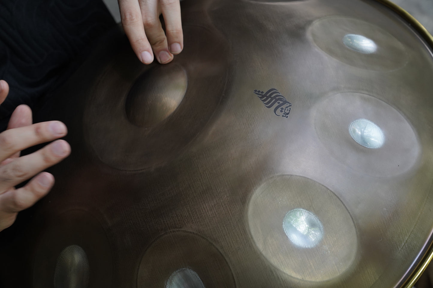 RooGiiNaa Hand Pan, 10 Notes, Stainless Steel, 440HZ, D-Kurd